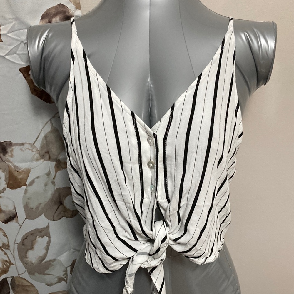 Kendall & Kylie crop top